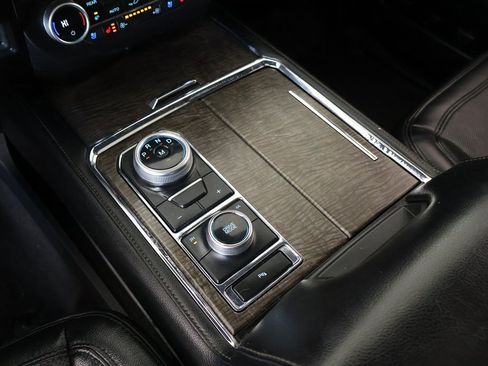 Used 2021 Ford Expedition Max Limited image 9