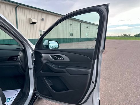 Used 2021 Chevrolet Traverse LT AWD/4WD image 30