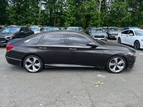 Used 2018 Honda Accord Touring image 4