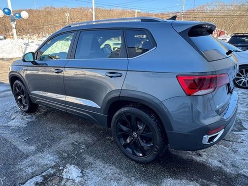 Certified 2022 Volkswagen Taos SE image 7