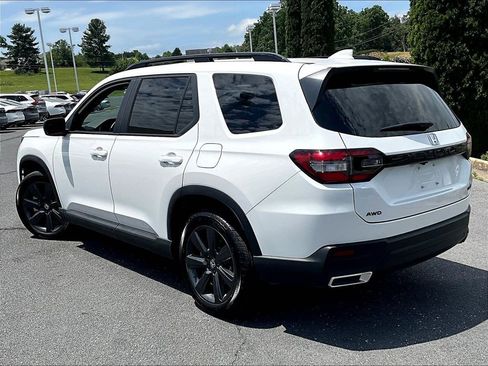Certified 2025 Honda Pilot Sport image 6