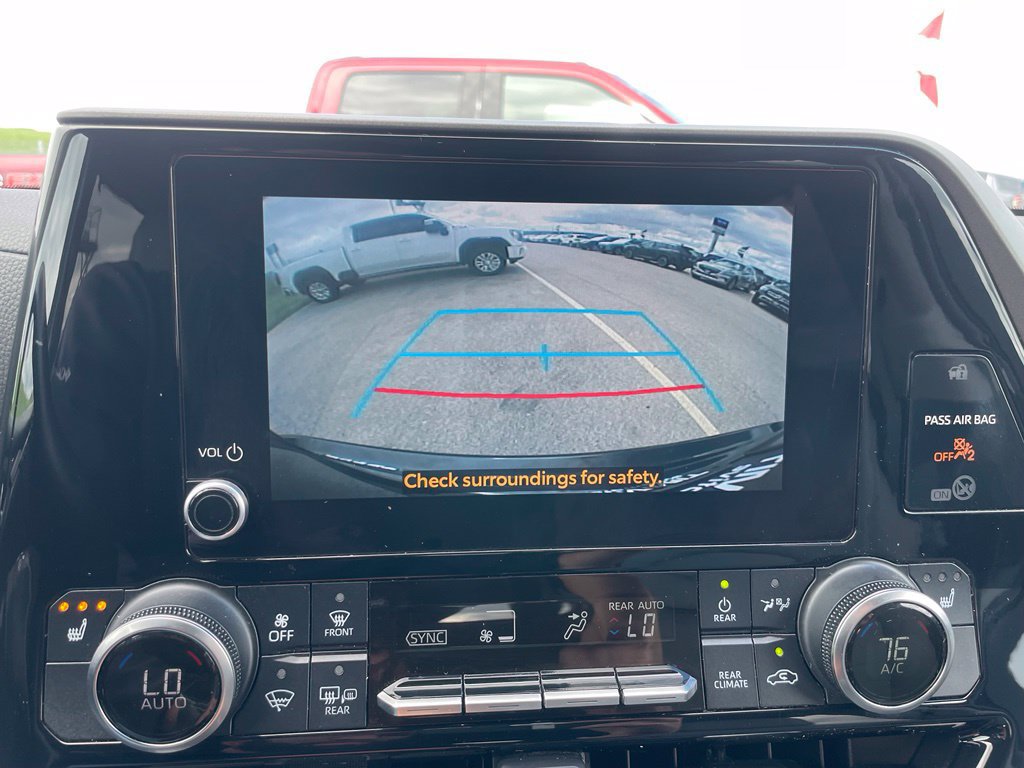 Used 2023 Toyota Highlander XLE AWD/4WD image 16