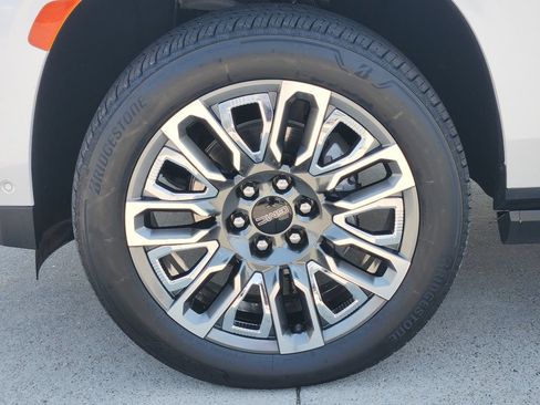Used 2023 GMC Yukon XL Denali Ultimate w/ LPO, Floor Liner Package AWD/4WD image 6