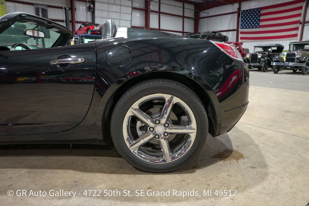 Used 2008 Saturn Sky Carbon Flash RWD image 5