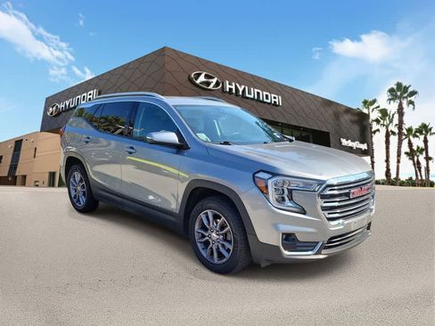 Used 2023 GMC Terrain SLT image 4
