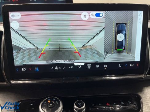 Used 2025 Ford Expedition Platinum image 17