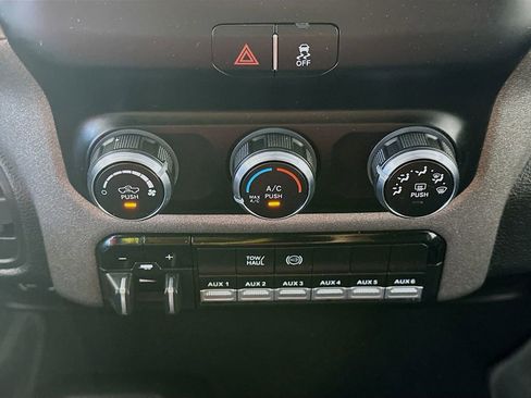 Used 2024 RAM 3500 Tradesman w/ Chrome Appearance Group AWD/4WD image 18