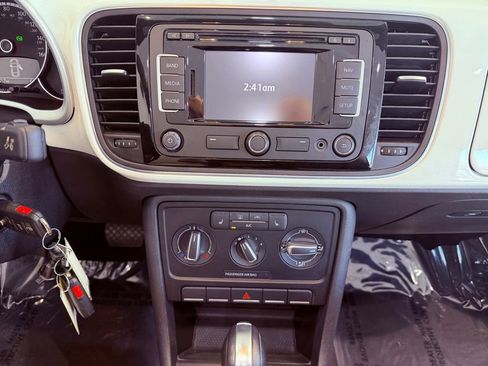 Used 2015 Volkswagen Beetle 1.8T image 24