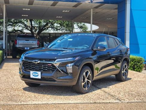 New 2026 Chevrolet Trax RS w/ Driver Confidence Package FWD image 3