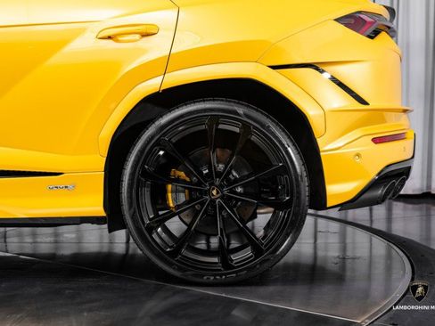 Used 2023 Lamborghini Urus S image 11