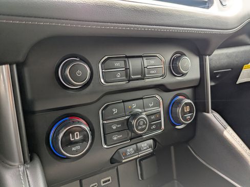 Used 2024 Chevrolet Tahoe LS RWD image 17