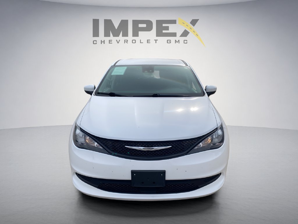 Used 2023 Chrysler Voyager LX FWD image 8