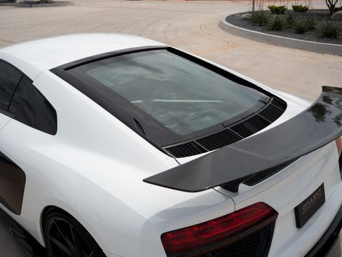 Used 2018 Audi R8 V10 RWD image 32