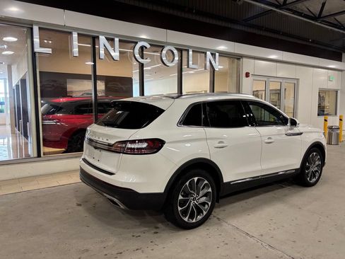Used 2022 Lincoln Nautilus Reserve AWD/4WD image 3