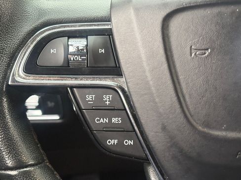 Used 2022 Lincoln Nautilus FWD w/ Premium Package image 16
