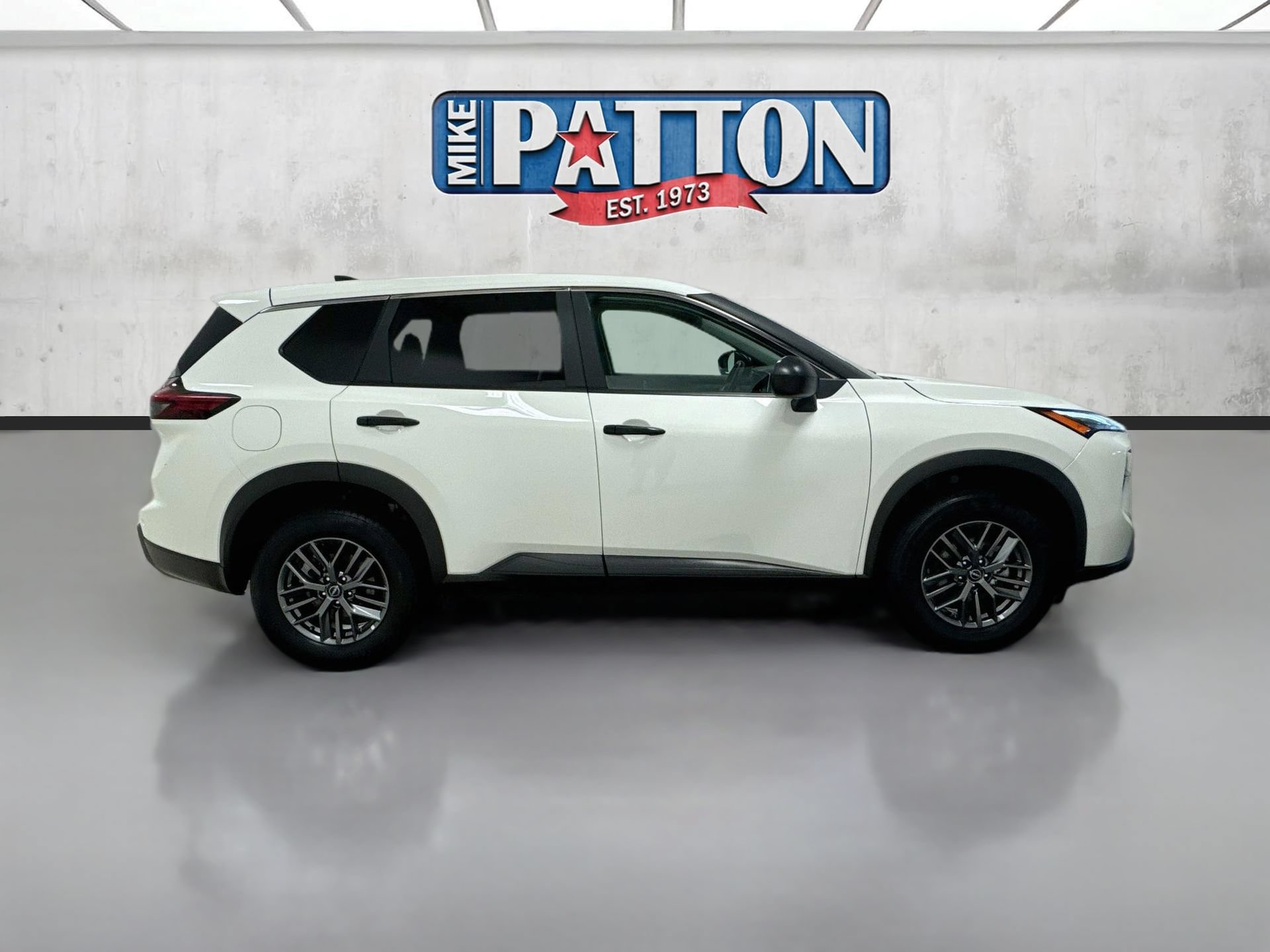 Used 2024 Nissan Rogue S AWD/4WD image 8