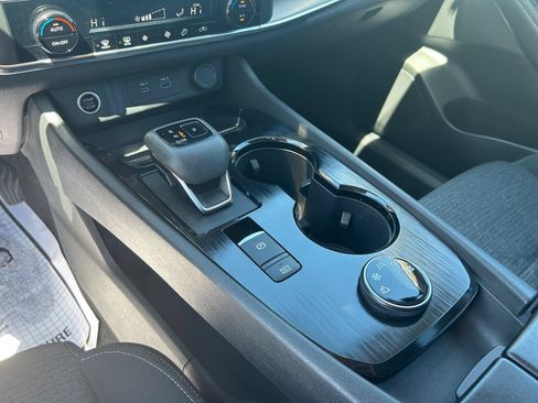 Used 2023 Nissan Rogue SV AWD/4WD image 18