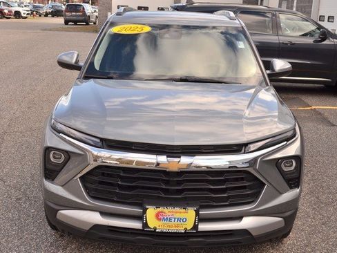 Used 2025 Chevrolet TrailBlazer LT image 3