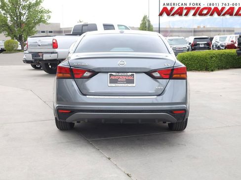 Used 2022 Nissan Altima 2.5 SV AWD/4WD image 5