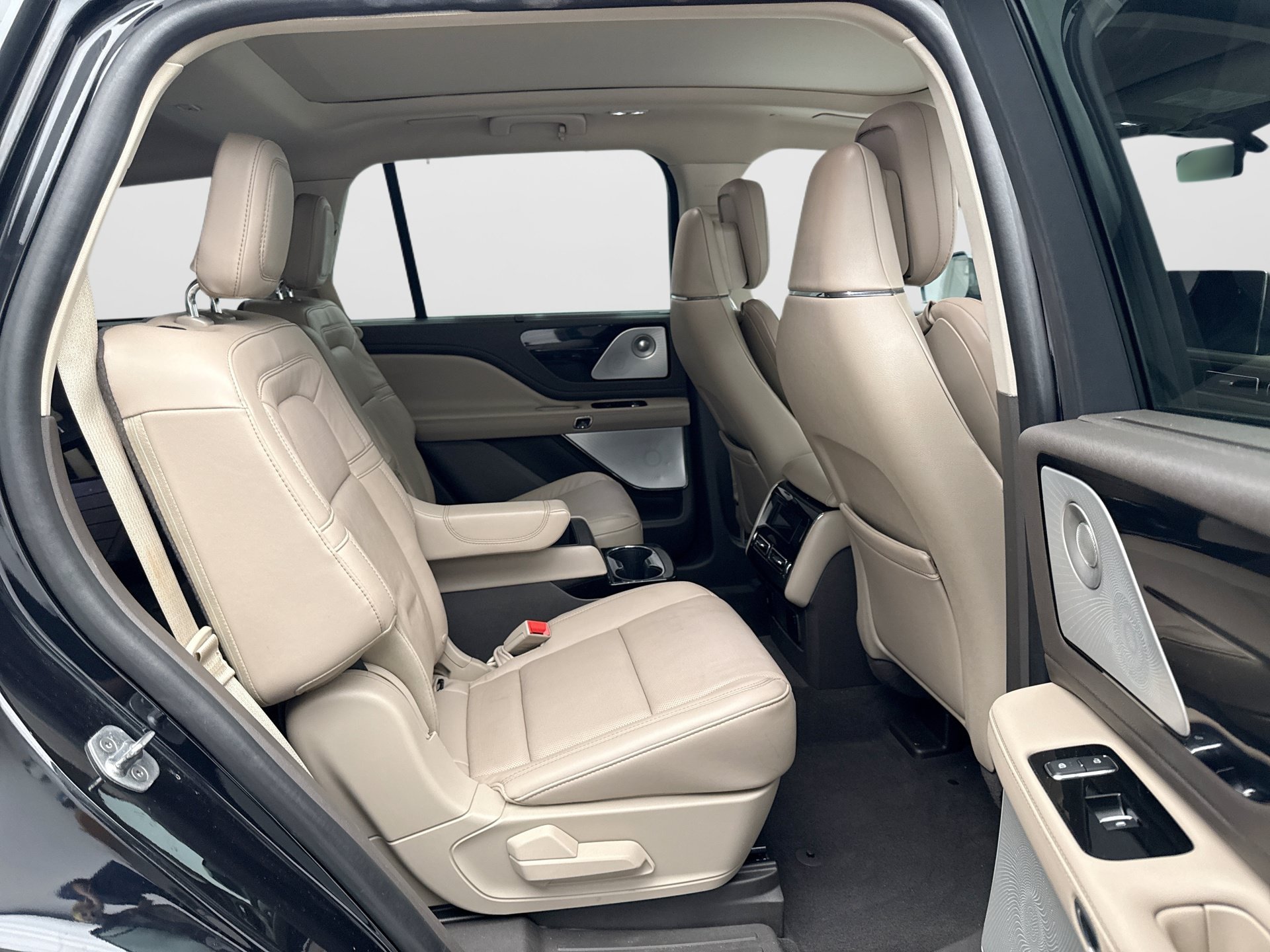 Used 2023 Lincoln Aviator Reserve w/ Equipment Group 201A AWD/4WD image 10