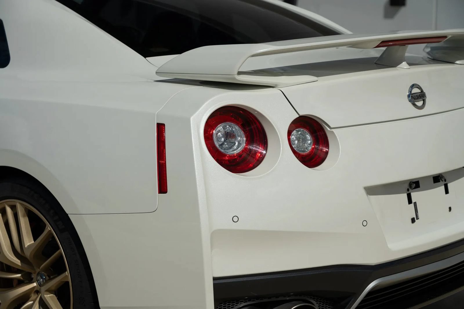 Used 2017 Nissan GT-R Premium w/ Premium Interior Package AWD/4WD image 64