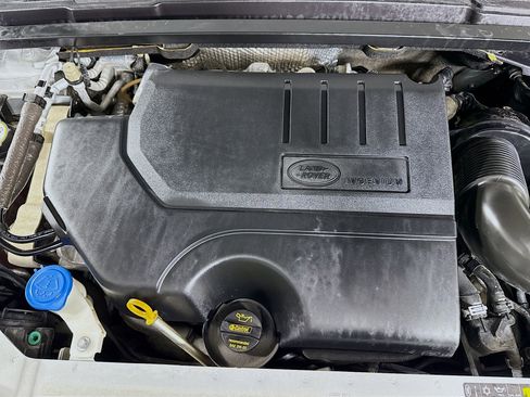 Used 2019 Land Rover Range Rover Evoque SE image 39