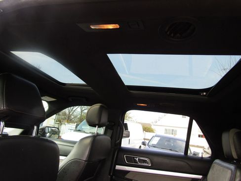 Used 2017 Ford Explorer XLT w/ Equipment Group 202A image 17