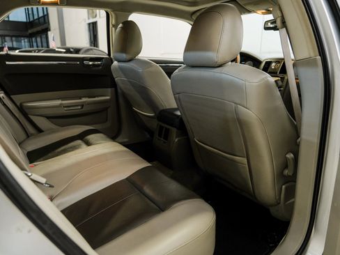 Used 2008 Chrysler 300 Touring image 38