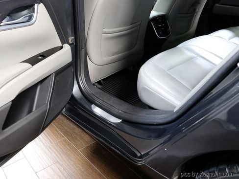 Used 2013 Cadillac XTS Luxury FWD image 27
