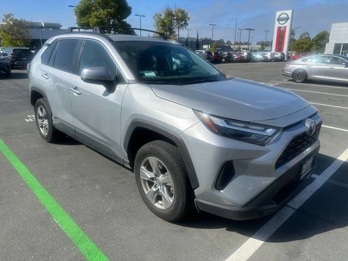 Used 2024 Toyota RAV4 LE AWD/4WD image 3