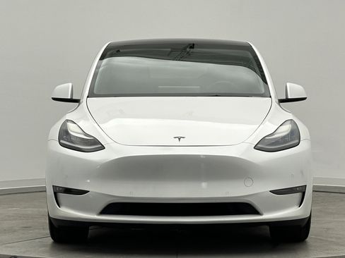 Used 2021 Tesla Model Y Long Range image 2