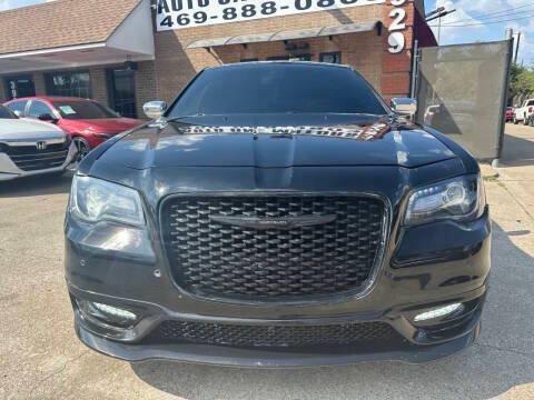 Used 2019 Chrysler 300 S w/ 300S Premium Group 2 RWD image 2