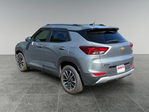 Used 2024 Chevrolet TrailBlazer LT w/ LT Cold Weather Package FWD image 3