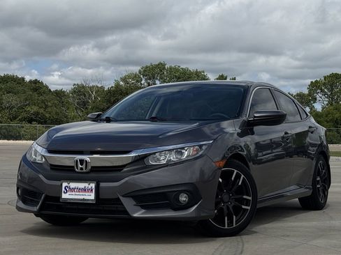 Used 2018 Honda Civic EX-T image 2
