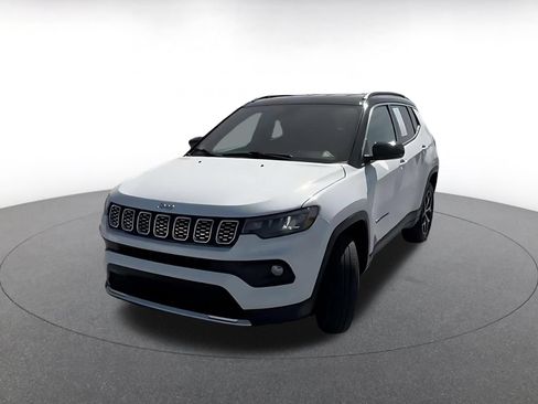 Used 2025 Jeep Compass Limited AWD/4WD image 4