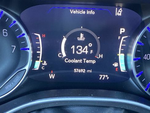Used 2025 Chrysler Pacifica Select FWD image 26
