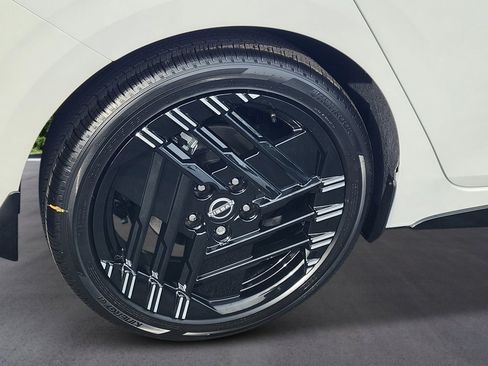 New 2026 Nissan Sentra SR FWD image 9