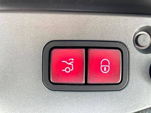 Used 2009 Mercedes-Benz SL 550 image 16