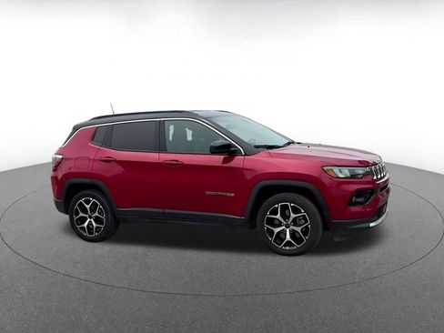 Used 2025 Jeep Compass Limited image 2