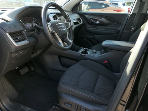 Used 2022 GMC Terrain SLE w/ Driver Convenience Package image 10