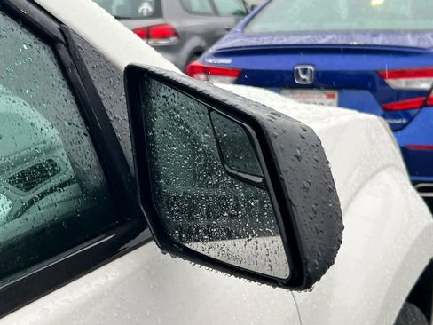 Used 2014 GMC Acadia SLE image 11