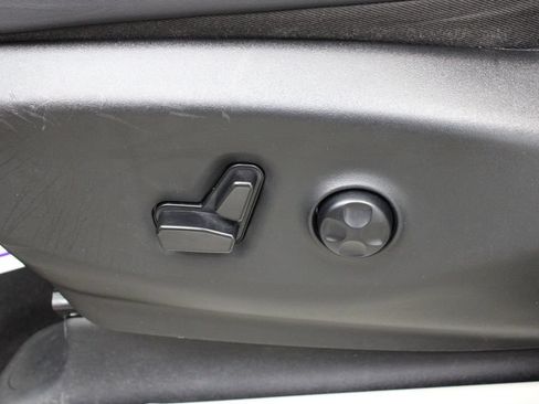 Used 2024 Chrysler Pacifica Limited FWD image 20