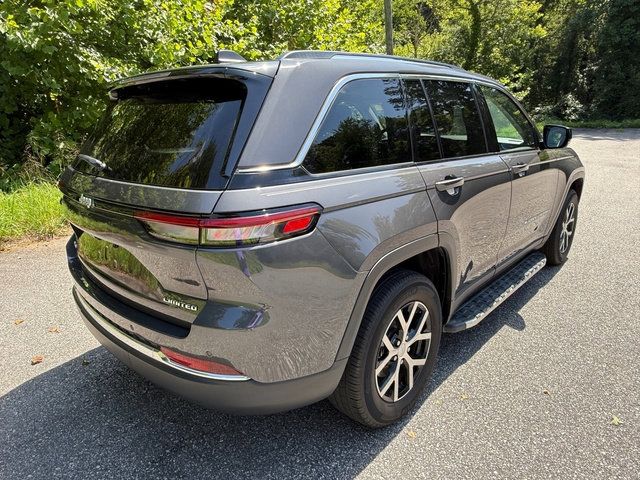 Used 2023 Jeep Grand Cherokee Limited AWD/4WD image 6