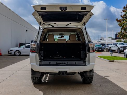 Used 2021 Toyota 4Runner SR5 Premium w/ Moonroof Package AWD/4WD image 9