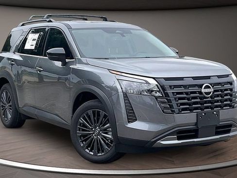 New 2026 Nissan Pathfinder SL w/ SL Premium Package FWD image 2