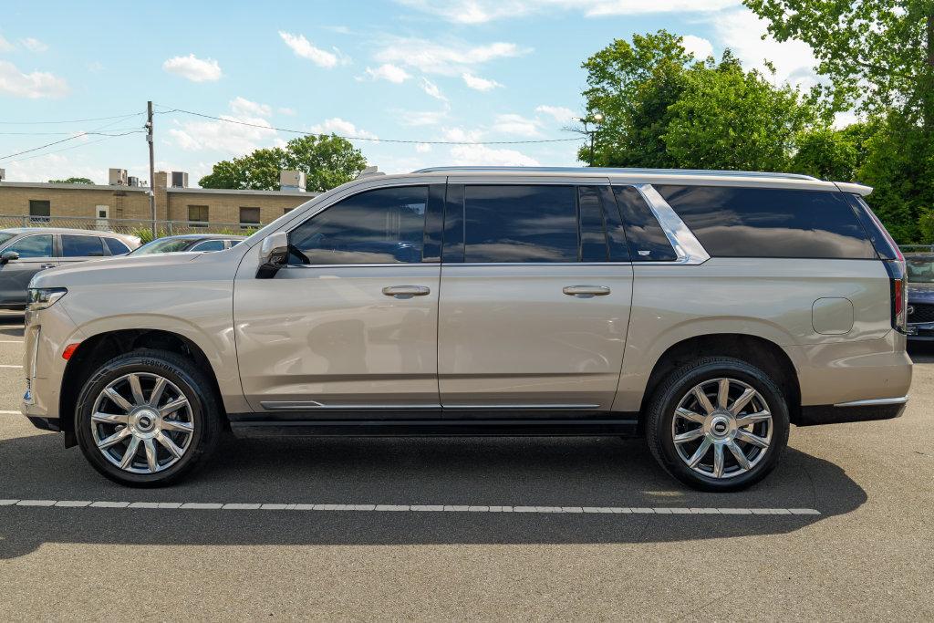 Used 2024 Cadillac Escalade ESV Premium Luxury Platinum AWD/4WD image 4