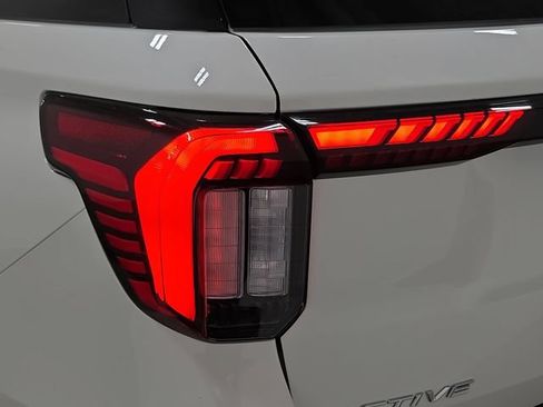 Used 2026 Ford Explorer Active AWD/4WD image 31