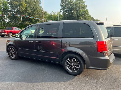 Used 2017 Dodge Grand Caravan SXT FWD image 6