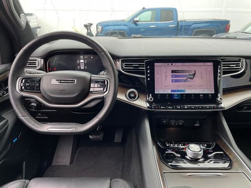 Used 2022 Jeep Grand Wagoneer Series I AWD/4WD image 36