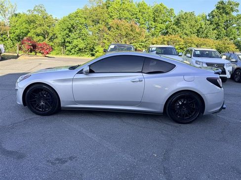 Used 2014 Hyundai Genesis 3.8 RWD image 4